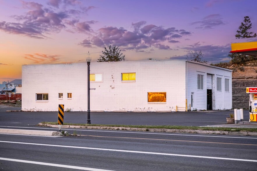 More Photos Of 992 SW Highway 97, Madras Service Station For Sale