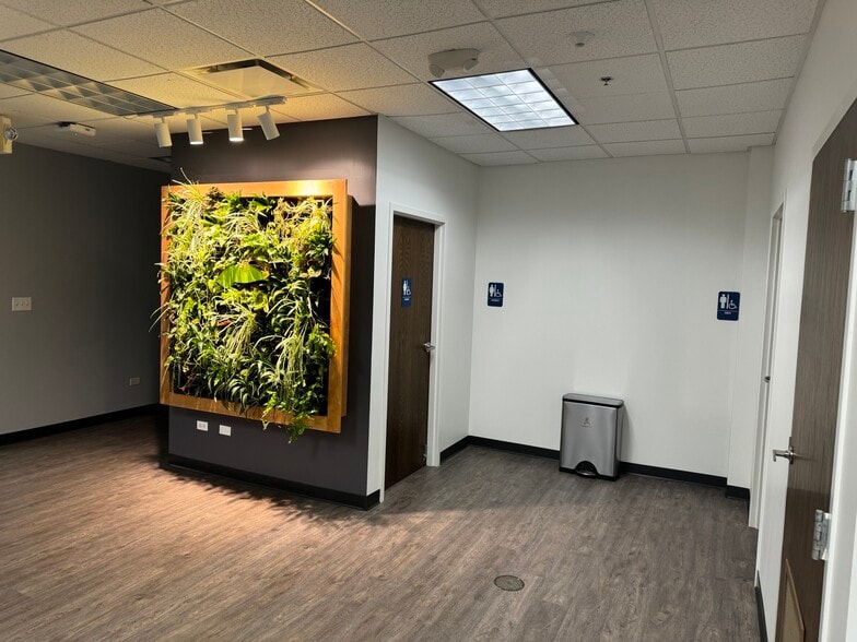 More Photos Of 2505 S Finley Rd, Lombard Office For Sale