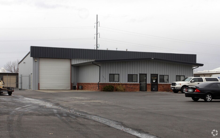 Primary Photo Of 1019-1023 Des Moines Ave, Loveland Warehouse For Lease