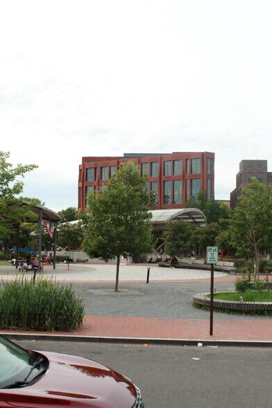 More Photos Of 709 D St SE, Washington Storefront For Lease