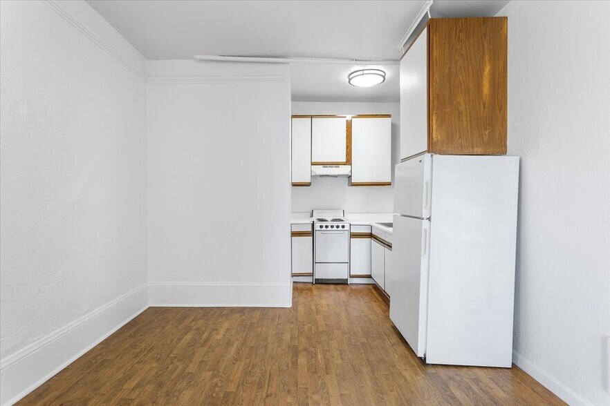 More Photos Of 498 25th St, Oakland Apartments For Sale