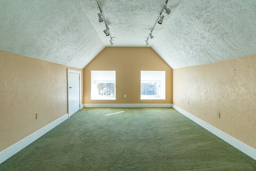 More Photos Of 323 S Main St, Zelienople Office Residential For Lease