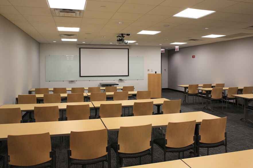 More Photos Of 55 Shuman Blvd, Naperville Office For Lease