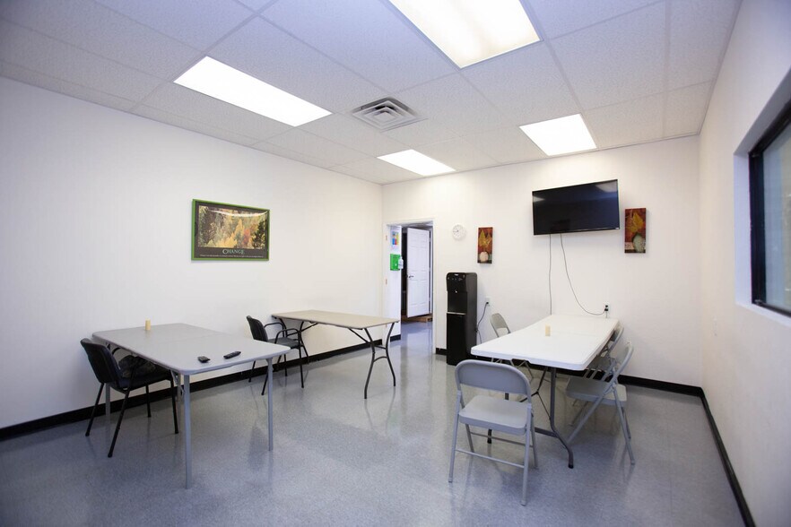 More Photos Of 264 West Dr, Melbourne Light Manufacturing For Lease
