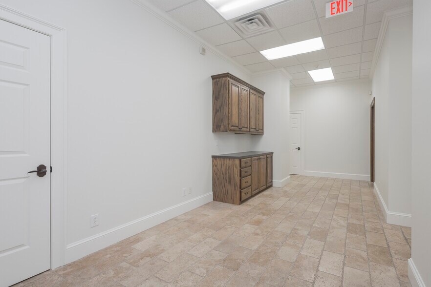 More Photos Of 2461 Tower Dr, Monroe Office For Lease