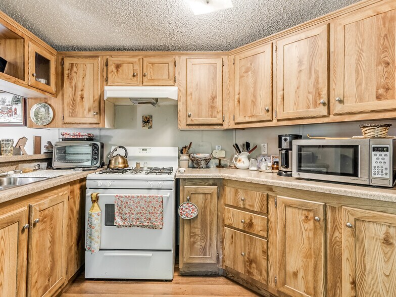 More Photos Of 20843 W Cookson Bend Rd, Cookson Hotel For Sale