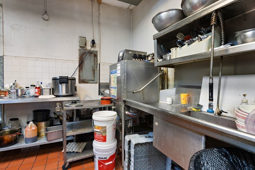 More Photos Of 640-650 W Covell Blvd, Davis Restaurant For Lease