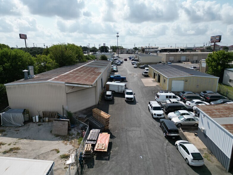 More Photos Of 11116 N Lamar Blvd, Austin Service For Sale