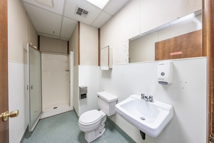 More Photos Of 927 O St, Firebaugh Healthcare For Sale
