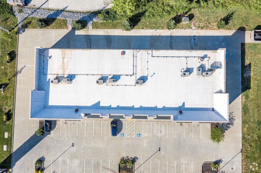 More Photos Of 220 Tiny Town Rd, Clarksville Freestanding For Lease