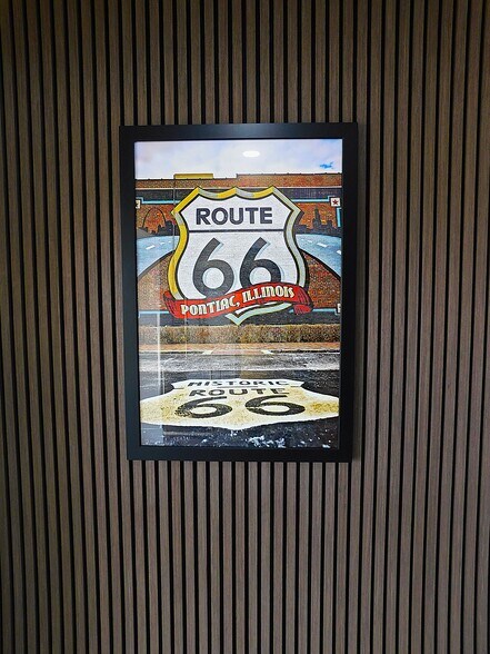 More Photos Of 1823 W Reynolds St, Pontiac Hotel For Sale