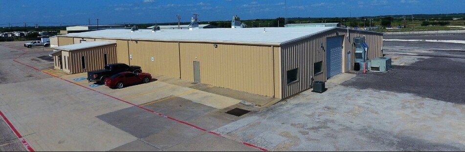 More Photos Of 112 E Industrial Blvd, Cleburne Warehouse For Sale