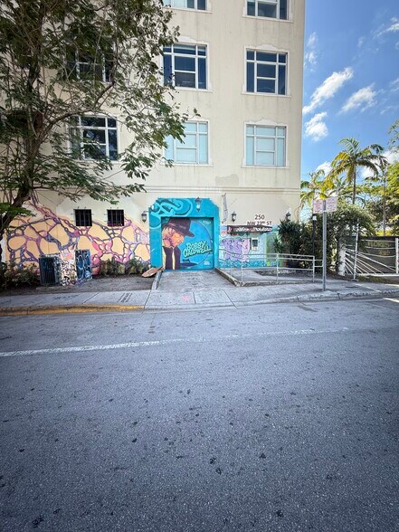 More Photos Of 250 NW 23rd St, Miami Loft Creative Space For Lease