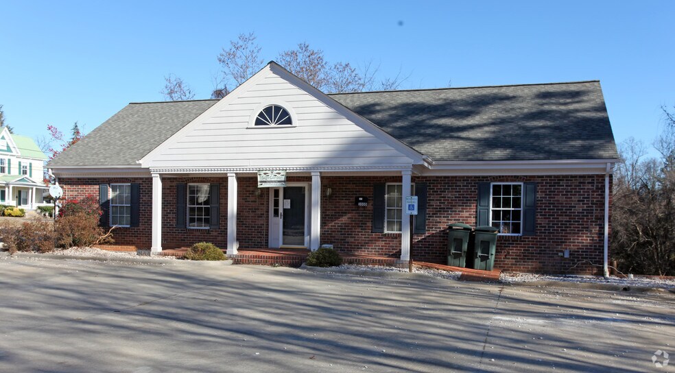 More Photos Of 300 S Main St, Mocksville Medical For Sale