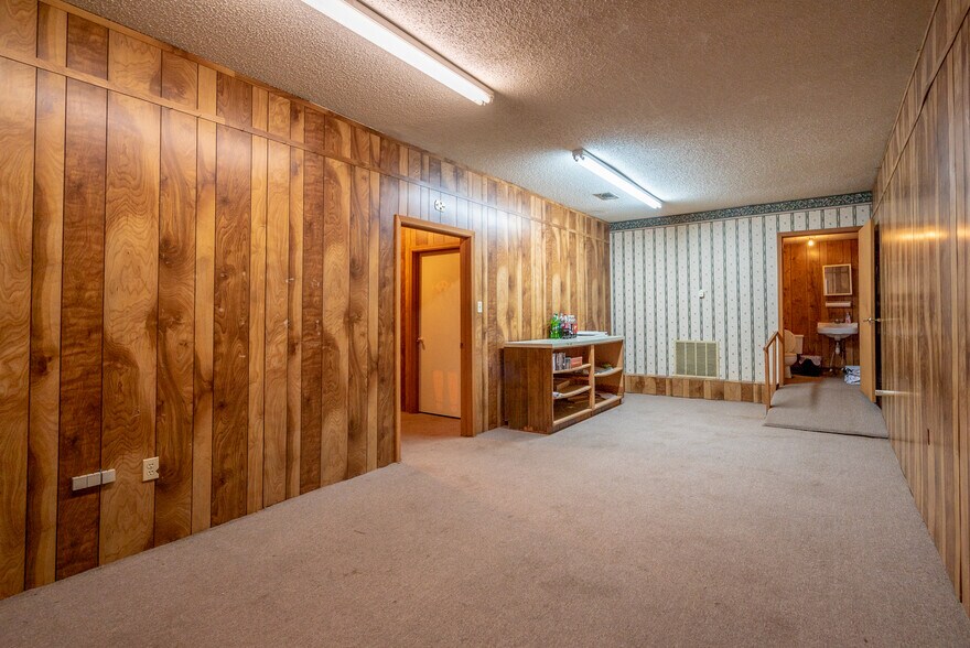 More Photos Of 808-814 W Center St, Sheridan Storefront Retail Office For Sale