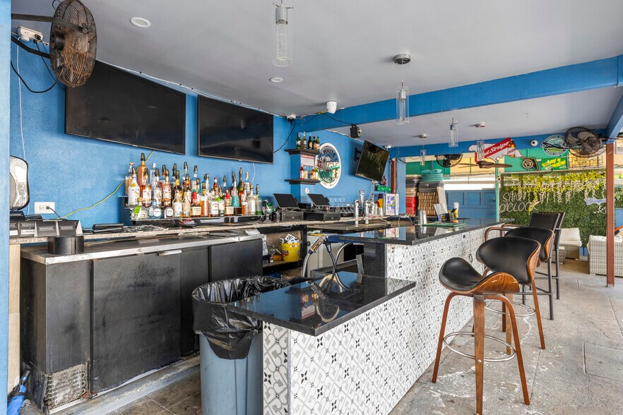 More Photos Of 502-504 Lucerne Ave, Lake Worth Restaurant For Lease