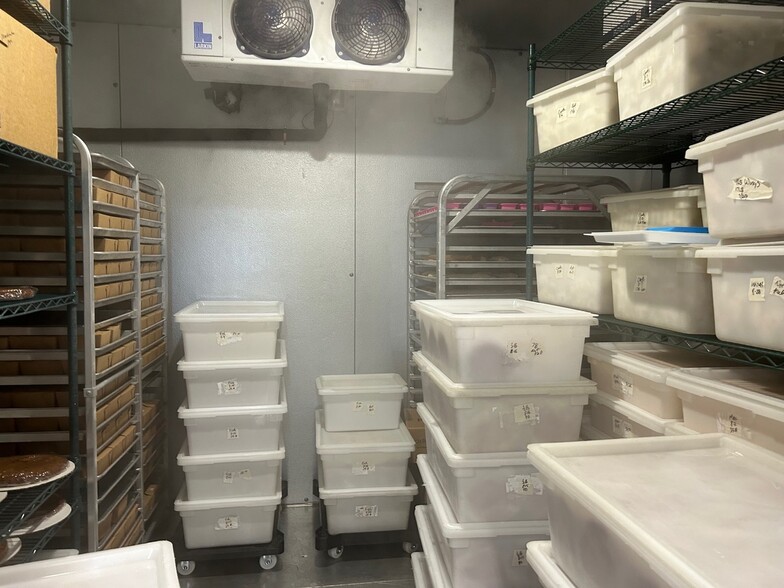 More Photos Of Commissary Kitchen, Eugene Industrial For Sale