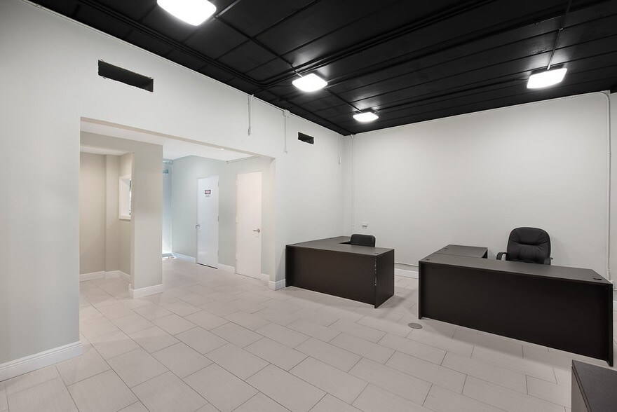 More Photos Of 2701 W Okeechobee Blvd, West Palm Beach Office For Sale