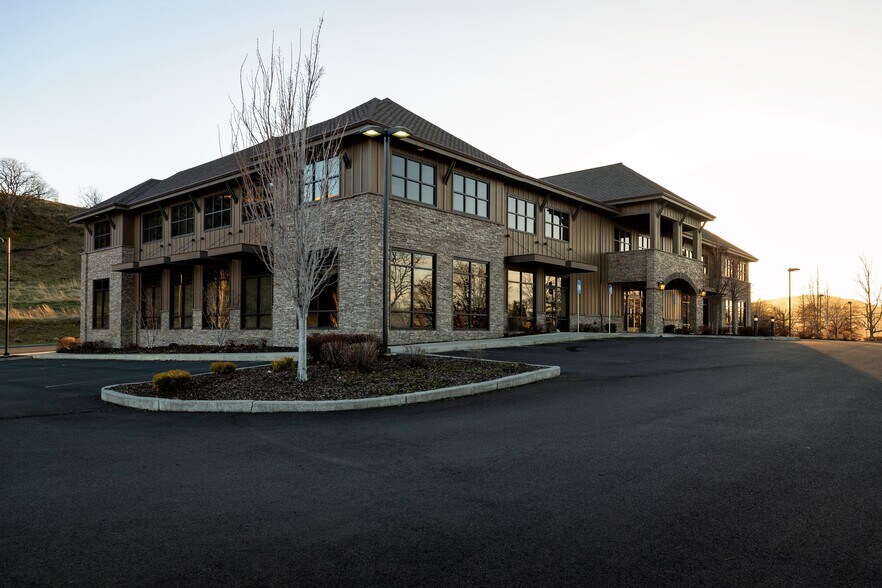 More Photos Of 1935 E 19th St, The Dalles Medical For Lease