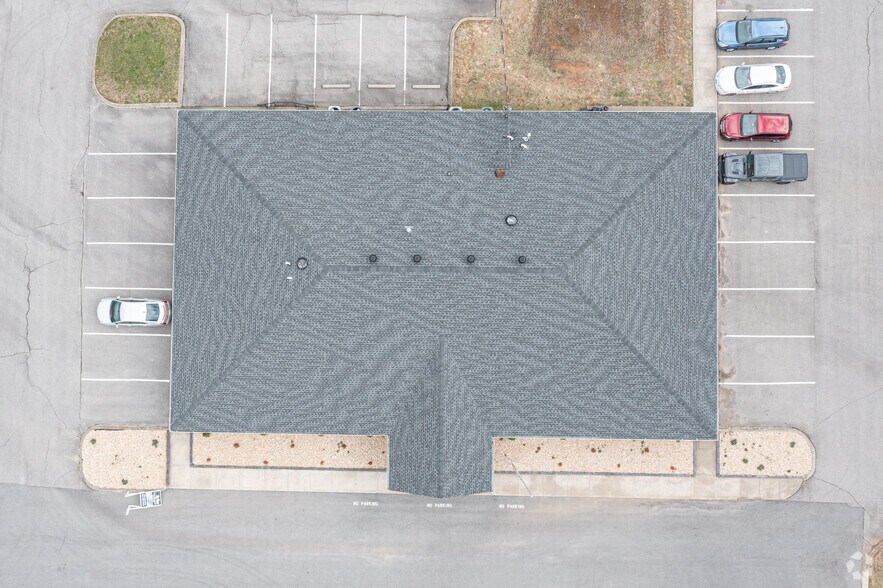 More Photos Of 2543 Madison St, Clarksville Office For Lease