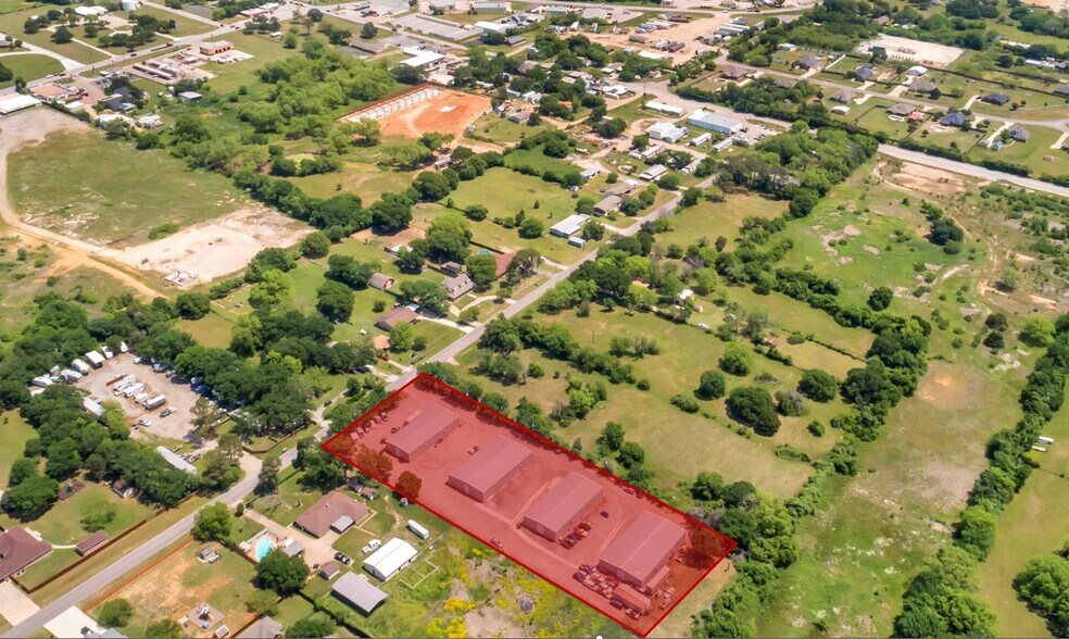 More Photos Of 245-251 Ponderosa Ln, Burleson Service For Lease