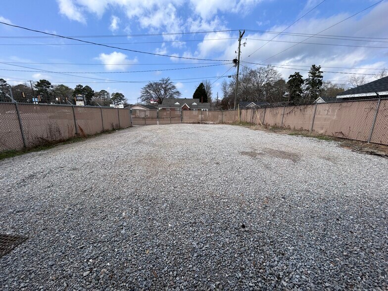More Photos Of 1130 Broad River Rd, Columbia Showroom For Sale
