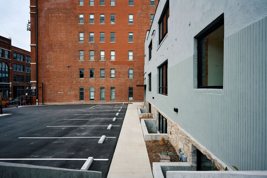 More Photos Of 14 W 3rd St, Kansas City Office For Lease