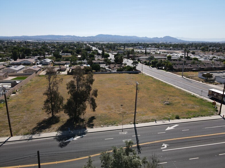 More Photos Of 6909 Victoria Ave, Highland General Retail For Lease