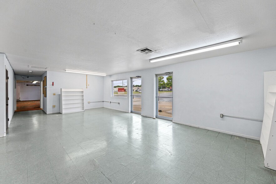 More Photos Of 600 N Maple St, Garnett General Retail For Sale