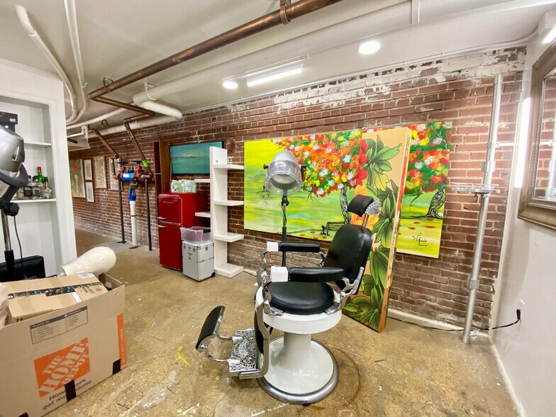 More Photos Of 107 S Front St, Memphis Office For Sale