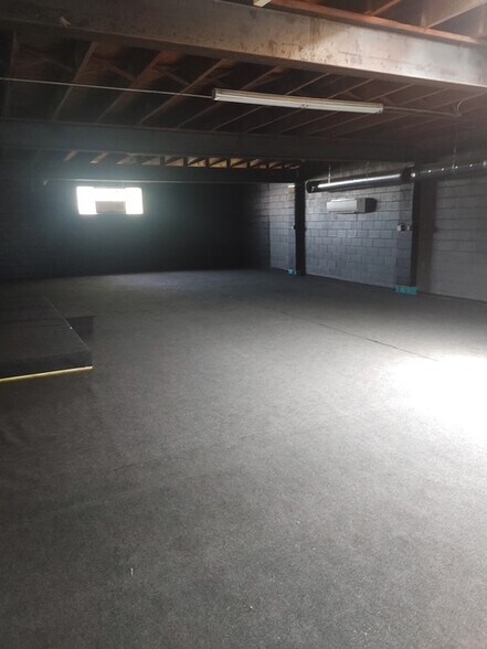 More Photos Of 914-920 Holland Ave, Cayce Manufacturing For Lease