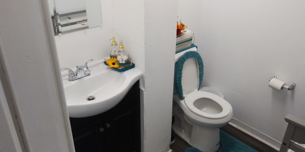 More Photos Of 60 Dickerson St, Newark Light Manufacturing For Lease