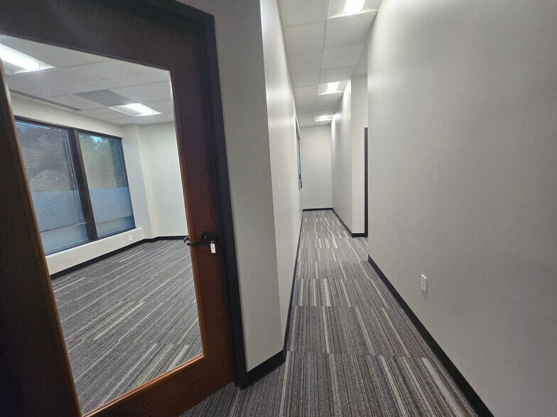 More Photos Of 7100 Northland Cir N, Brooklyn Park Office For Lease