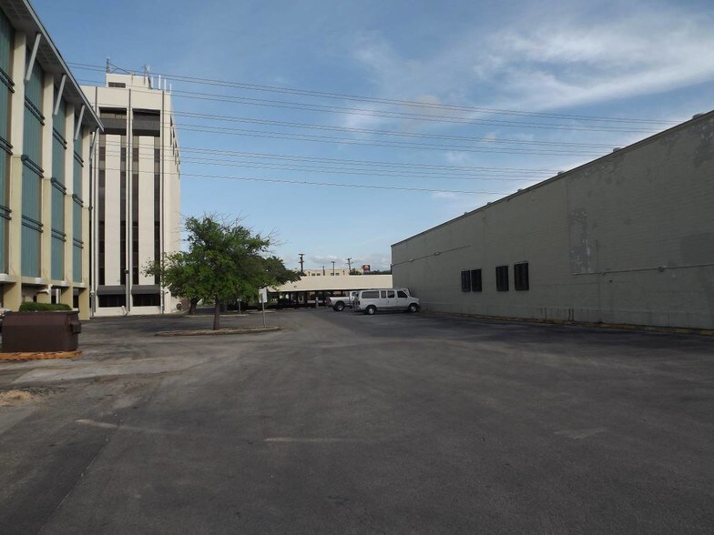 More Photos Of 8418 Broadway St, San Antonio Industrial For Sale