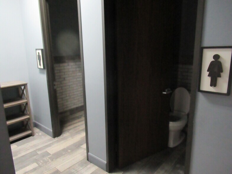 More Photos Of 26455 Hanna Rd, Conroe Warehouse For Lease