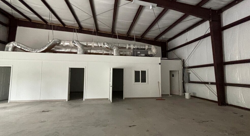 More Photos Of 5360 Highway 165, Hollywood Warehouse For Lease