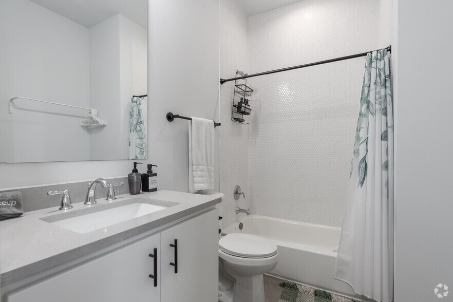 More Photos Of 707 W Commerce St, Dallas Apartments For Sale