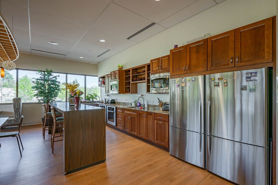 More Photos Of 6 Kitty Hawk Lndg, Londonderry Office For Sale