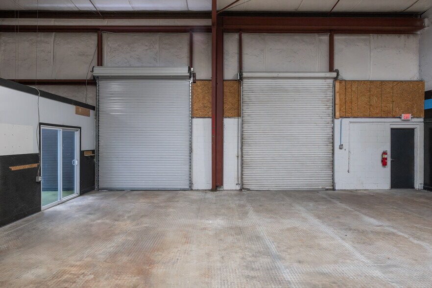 More Photos Of 11366 Trade Ct, Jacksonville Warehouse For Lease