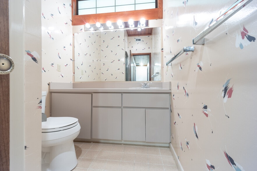 More Photos Of 1606 3rd Ave SE, Steinhatchee Lodge Meeting Hall For Sale