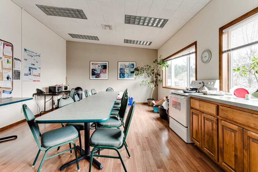 More Photos Of 1976 Garden Ave, Eugene Office For Sale