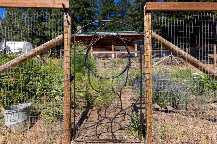 More Photos Of 82 Meadows Loop, Lyle Specialty For Sale