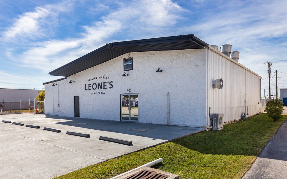 More Photos Of 916 SE 14th Ave, Cape Coral Restaurant For Sale