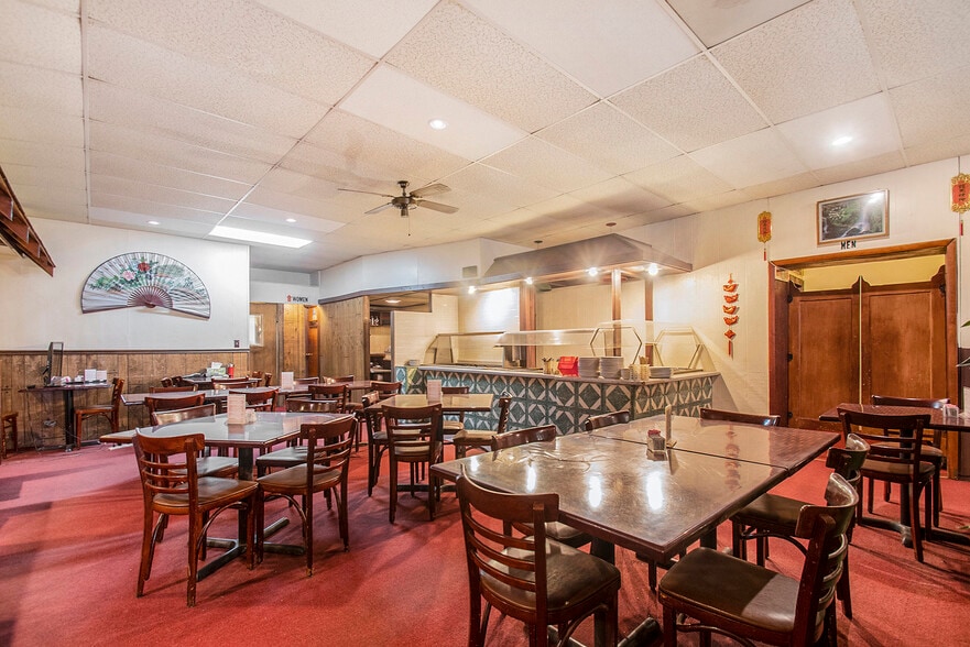 More Photos Of 108 E Ferry St, Berrien Springs Flex For Sale