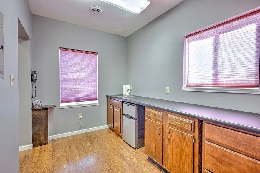 More Photos Of 719 Coshocton Ave, Mount Vernon Office For Sale