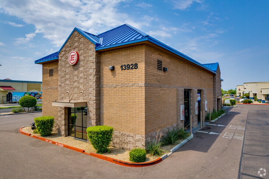 More Photos Of 8360-8440 W Thunderbird Rd, Peoria General Retail For Lease