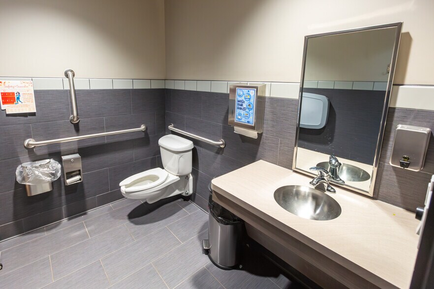 More Photos Of 200 W Railroad Ave, Plains Medical For Sale