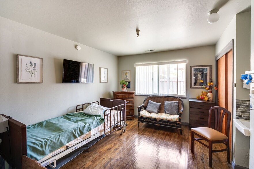 More Photos Of 18905 Standish Ave, Hayward Assisted Living For Sale
