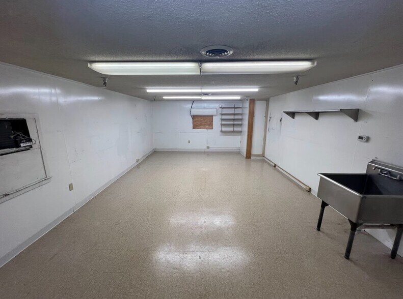 More Photos Of 43 Grove St, Peterborough Freestanding For Sale