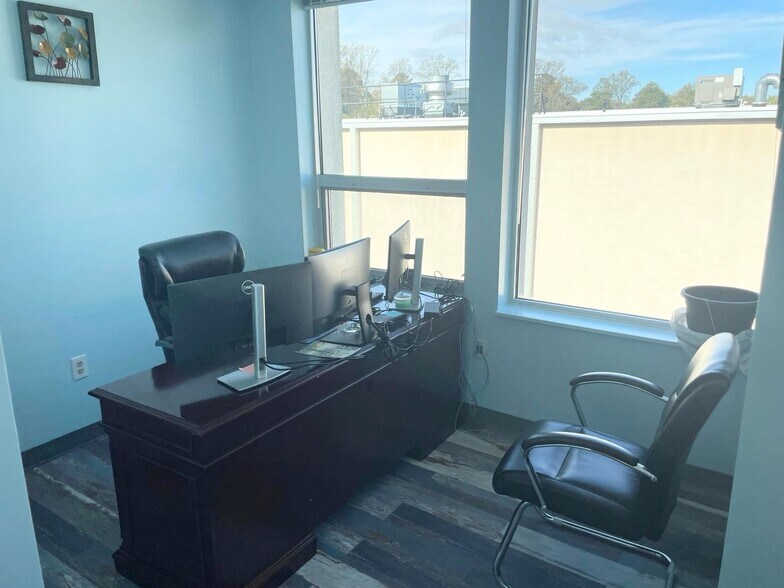 More Photos Of 7115 Leesburg Pike, Falls Church Office For Sale